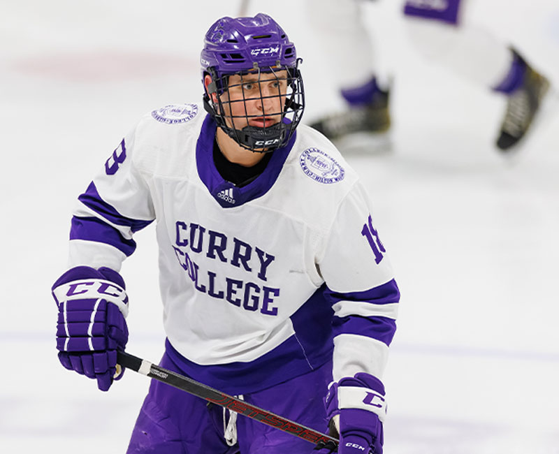 Men’s Ice Hockey Fights off Falcons
